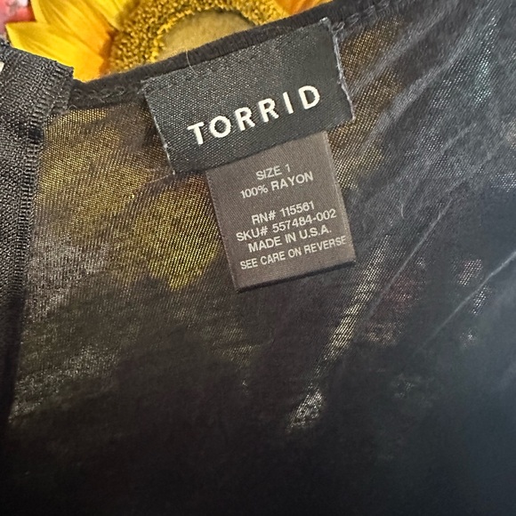 Torrid cold shouldered zipper back tee skull and owl graphic - Picture 3 of 6